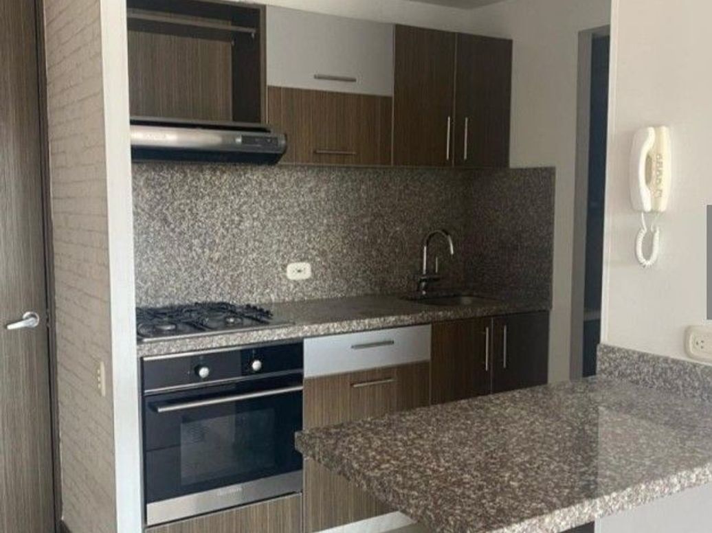 Apartamento de 3 alcobas en venta en Hayuelos, Bogotá, 75 m² · foto 3 de 14