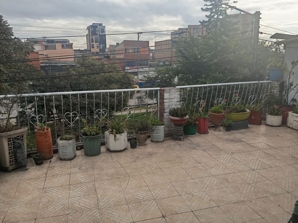 Casa de 5 alcobas en venta en Santiago, Bogotá, 253 m² · foto 14 de 20