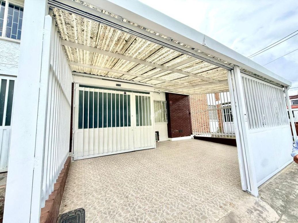 Casa de 4 alcobas en venta en Nueva Marsella Et. I, Bogotá, 206 m² · foto 2 de 20