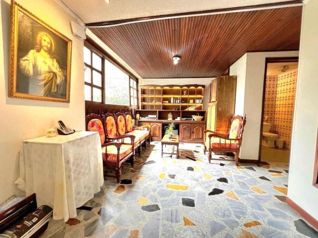 Casa de 4 alcobas en venta en El Contador, Bogotá, 422 m² · foto 2 de 16