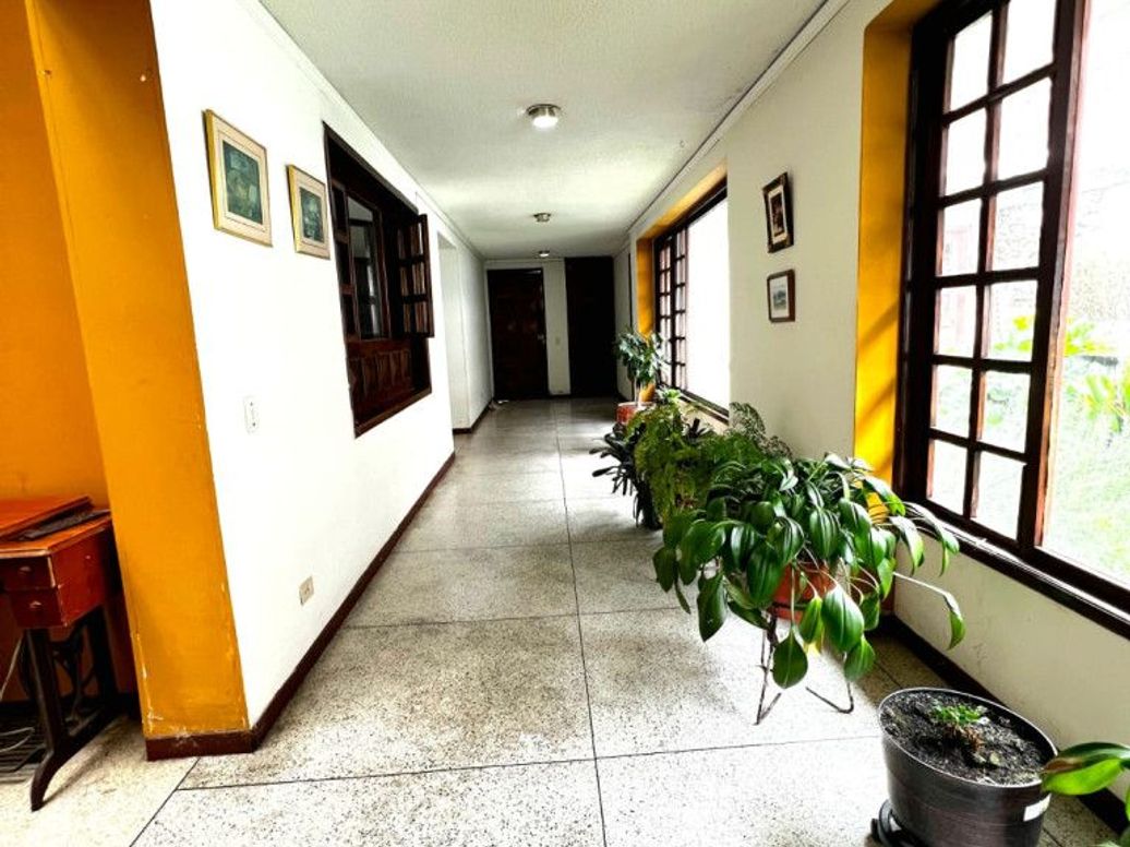 Casa de 4 alcobas en venta en El Contador, Bogotá, 422 m² · foto 4 de 16