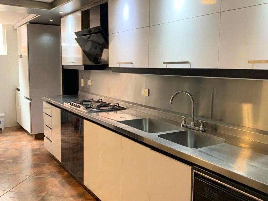 Apartamento de 4 alcobas en venta en Santa Barbara Central, Bogotá, 399 m² · foto 17 de 20