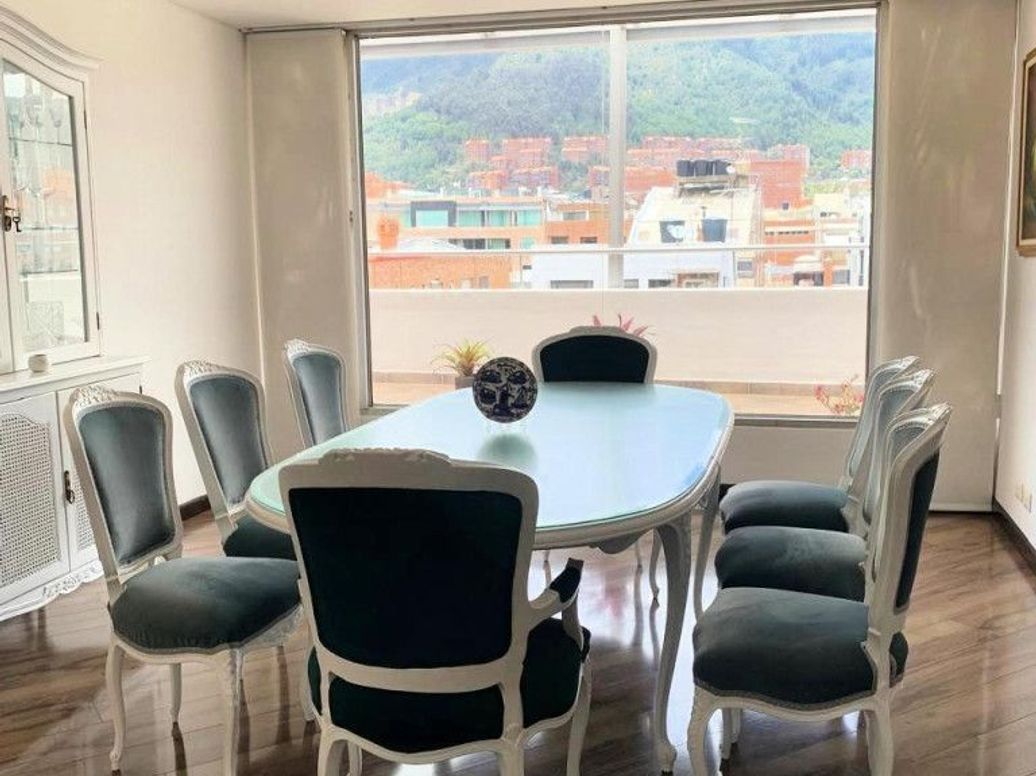 Apartamento de 4 alcobas en venta en Santa Barbara Central, Bogotá, 399 m² · foto 2 de 20