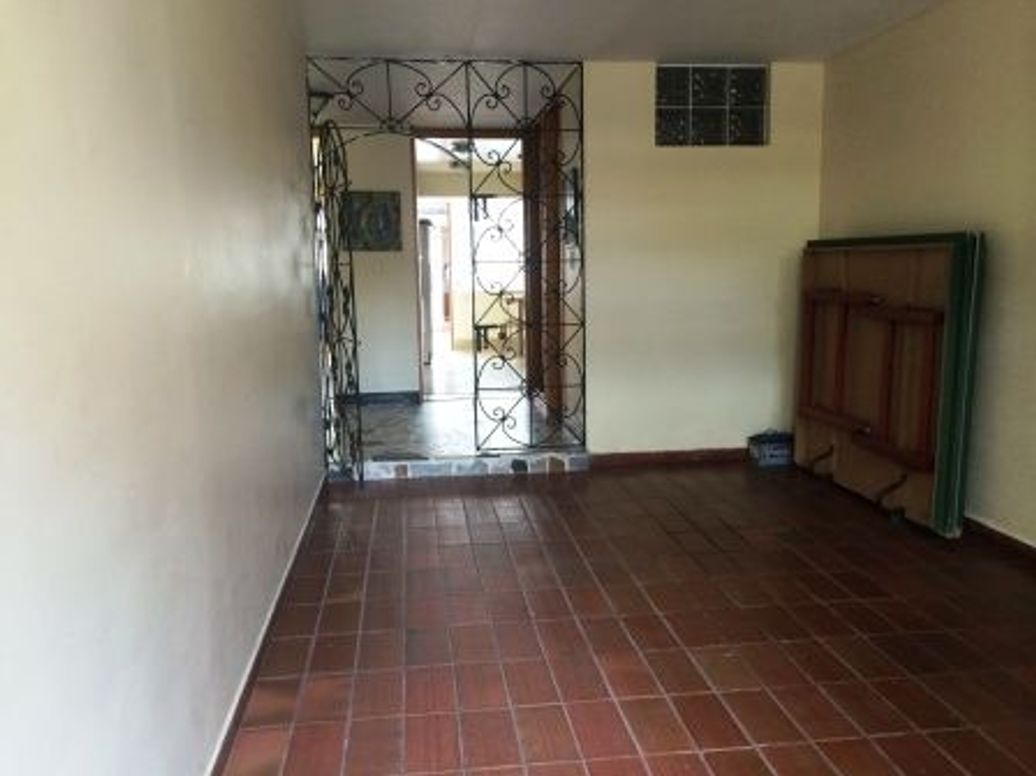 Casa de 4 alcobas en arriendo en Molinos Norte, Bogotá, 220 m² · foto 2 de 19