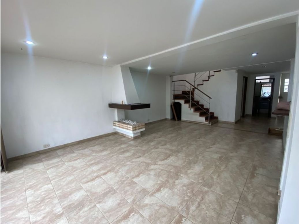 Casa de 5 alcobas en venta en Andes Norte, Bogotá, 400 m² · foto 2 de 18