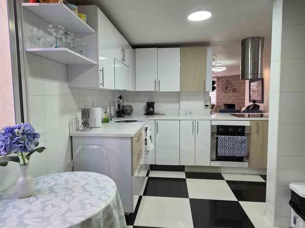Apartamento de 2 alcobas en venta en Santa Barbara Central, Bogotá, 86 m² · foto 3 de 20