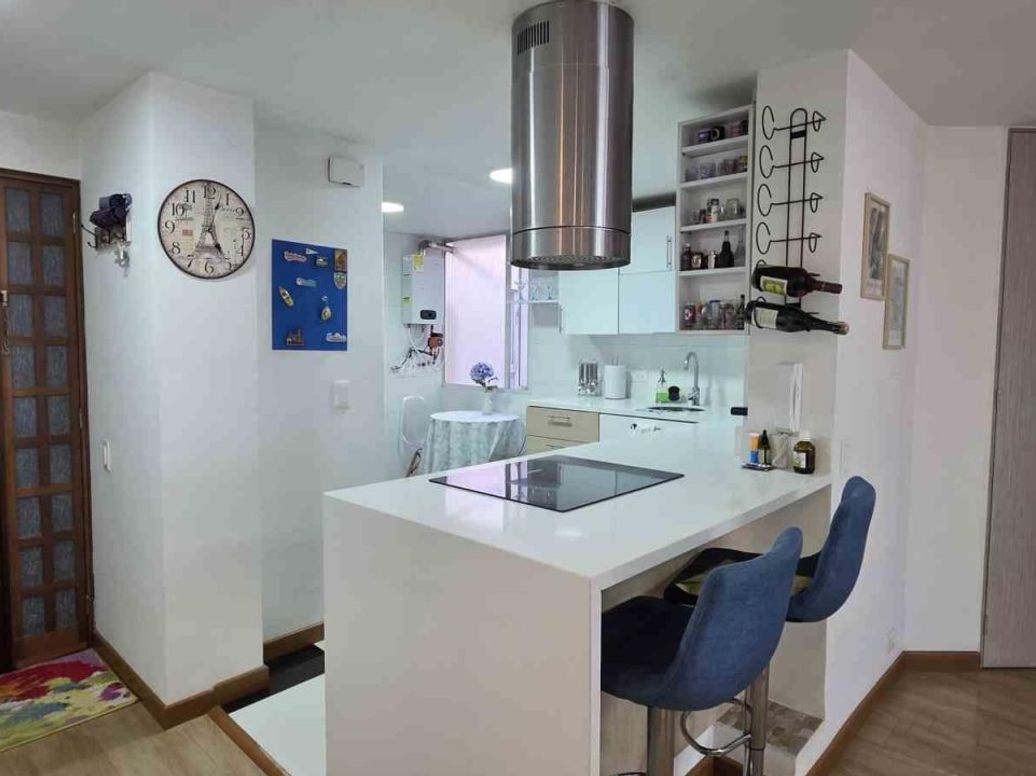 Apartamento de 2 alcobas en venta en Santa Barbara Central, Bogotá, 86 m² · foto 4 de 20
