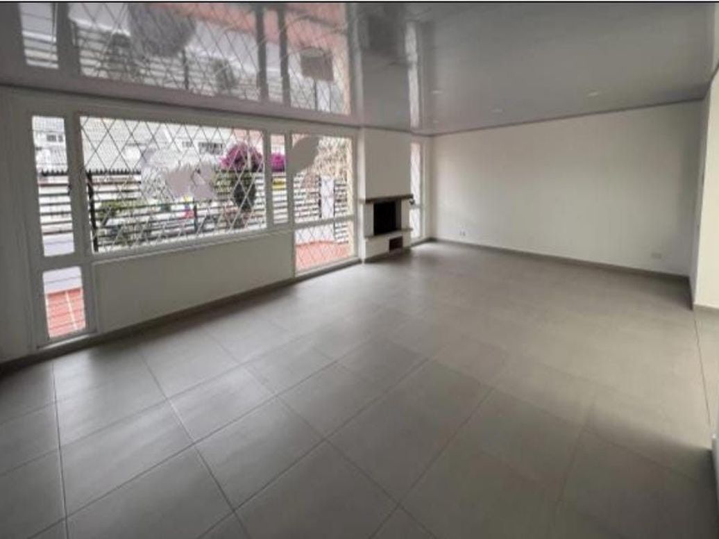 Casa de 8 alcobas en venta en Puente Largo, Bogotá, 385 m² · foto 8 de 20