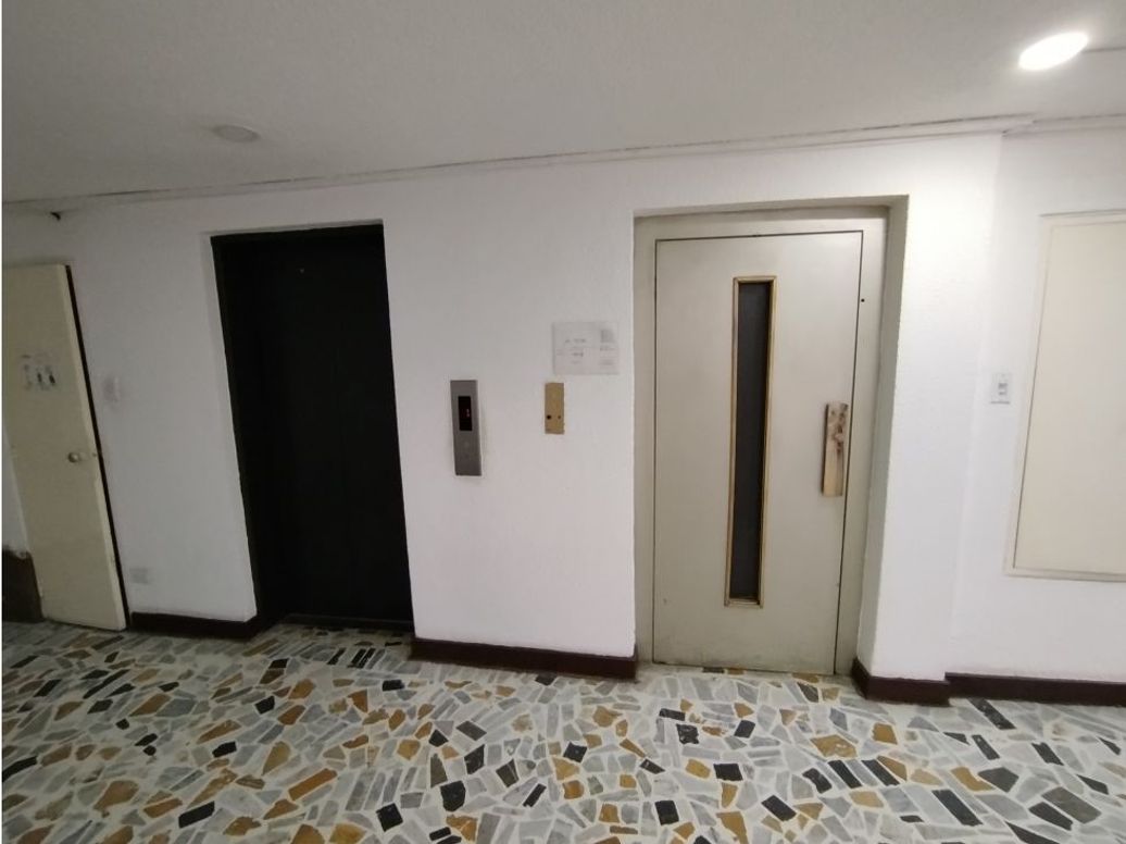 Apartaestudio en venta en La Catedral, Bogotá, 577 m² · foto 3 de 20