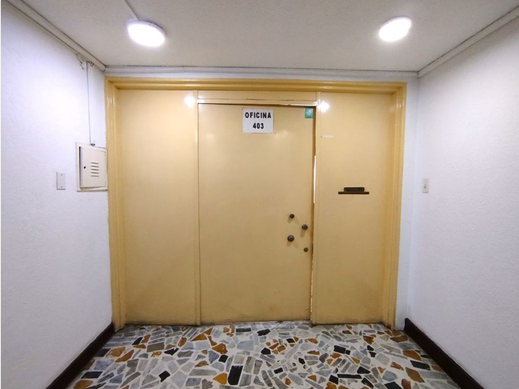 Apartaestudio en venta en La Catedral, Bogotá, 577 m² · foto 4 de 20