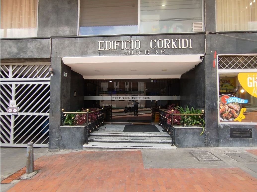 Apartaestudio en venta en La Catedral, Bogotá, 577 m² · foto 2 de 20