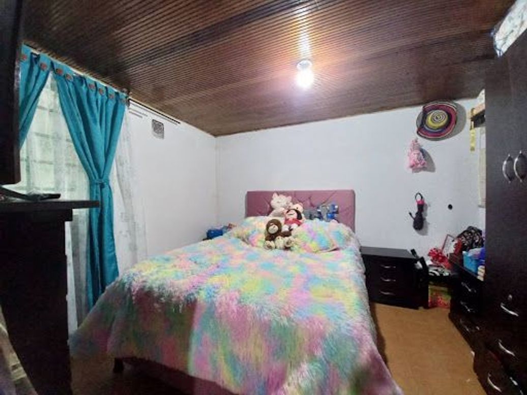 Casa de 9 alcobas en venta en Ciudad Kennedy Sur, Bogotá, 223 m² · foto 12 de 20