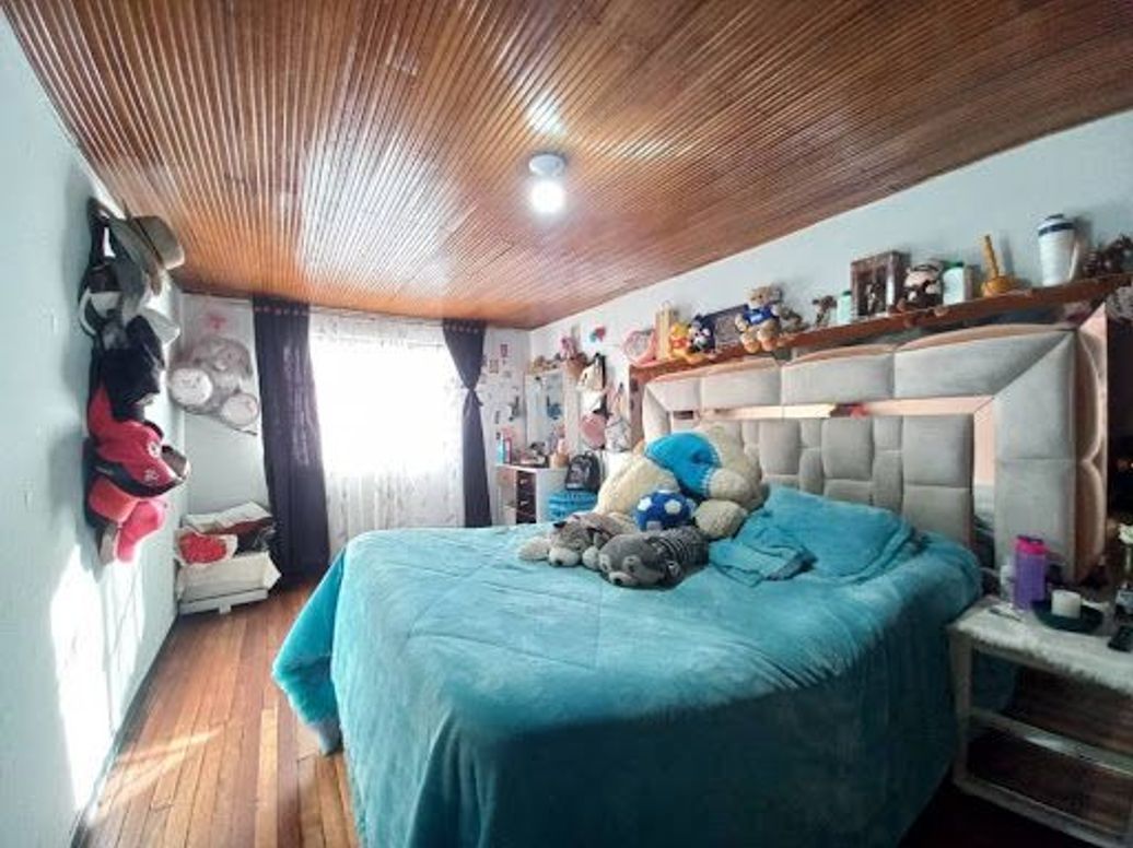 Casa de 9 alcobas en venta en Ciudad Kennedy Sur, Bogotá, 223 m² · foto 18 de 20