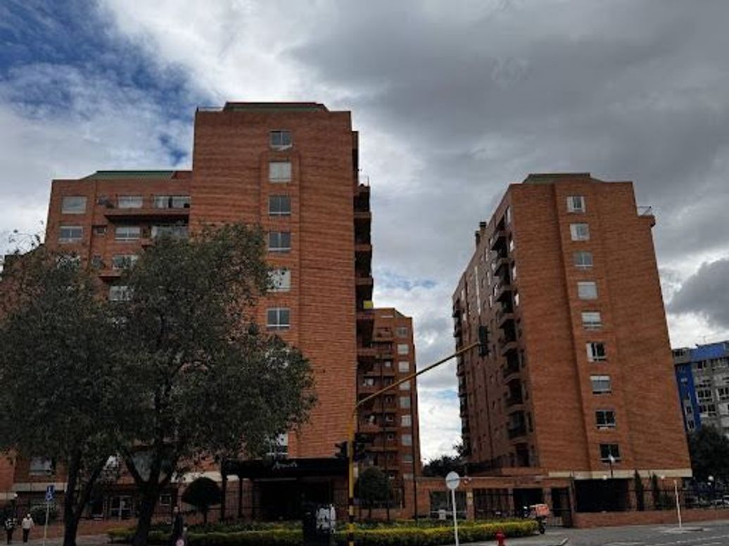 Apartamento de 4 alcobas en venta en Ciudad Salitre, Bogotá, 233 m² · foto 2 de 20