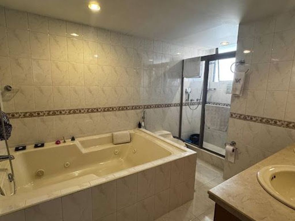 Apartamento de 4 alcobas en venta en Ciudad Salitre, Bogotá, 233 m² · foto 11 de 20
