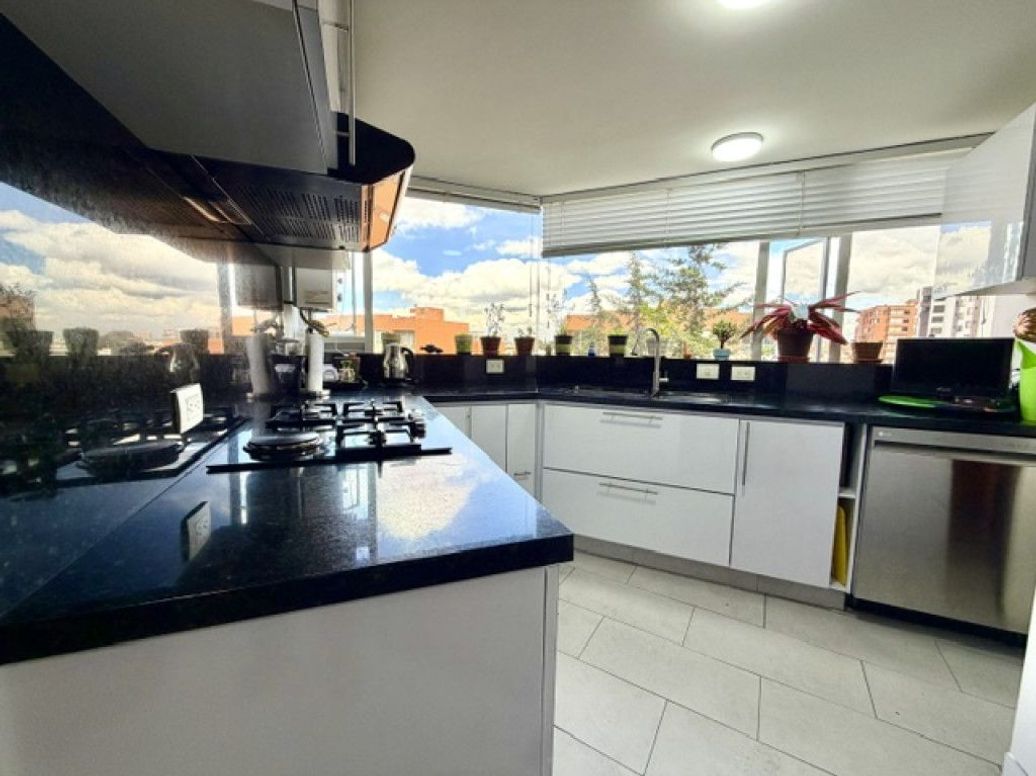 Apartamento de 3 alcobas en arriendo en Santa Barbara Central, Bogotá, 169 m² · foto 10 de 20
