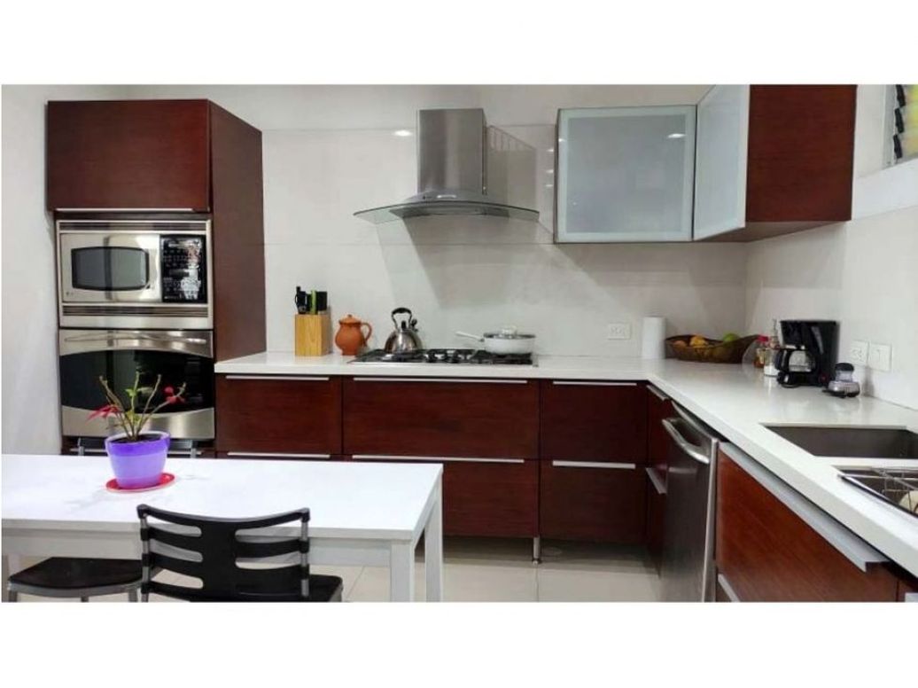 Apartamento de 2 alcobas en venta en Chicó Alto, Bogotá, 183 m² · foto 14 de 19
