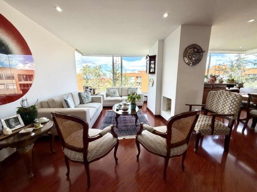 Apartamento de 4 alcobas en venta en Santa Barbara Central, Bogotá, 170 m² · foto 2 de 20