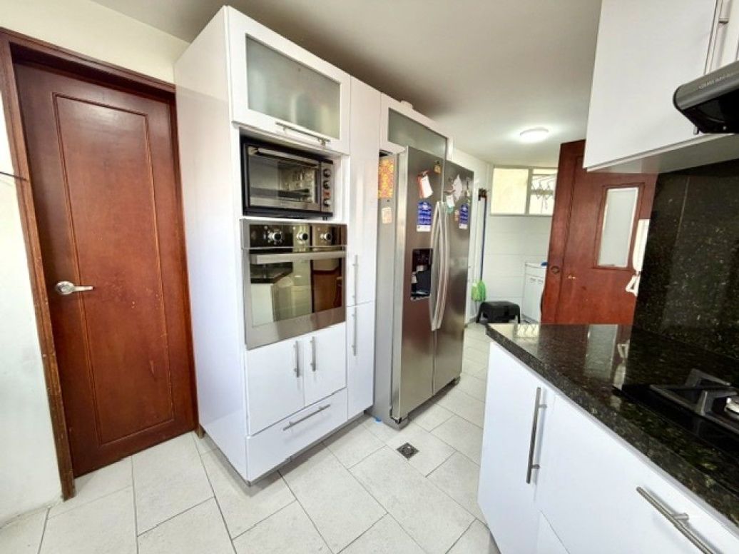 Apartamento de 4 alcobas en venta en Santa Barbara Central, Bogotá, 170 m² · foto 12 de 20