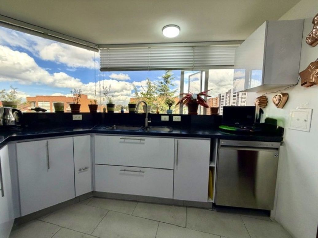 Apartamento de 4 alcobas en venta en Santa Barbara Central, Bogotá, 170 m² · foto 11 de 20