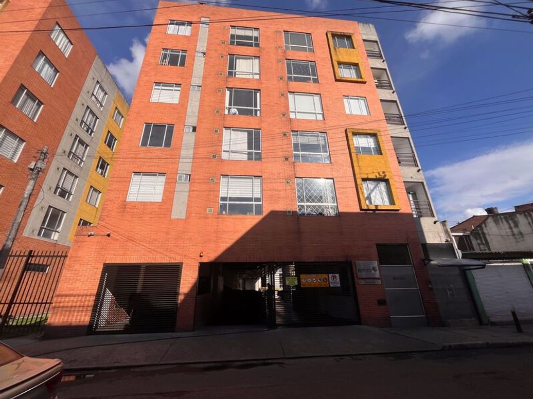 Apartamento de 3 alcobas en venta en Engativá, Bogotá, 85 m² · foto 13 de 14