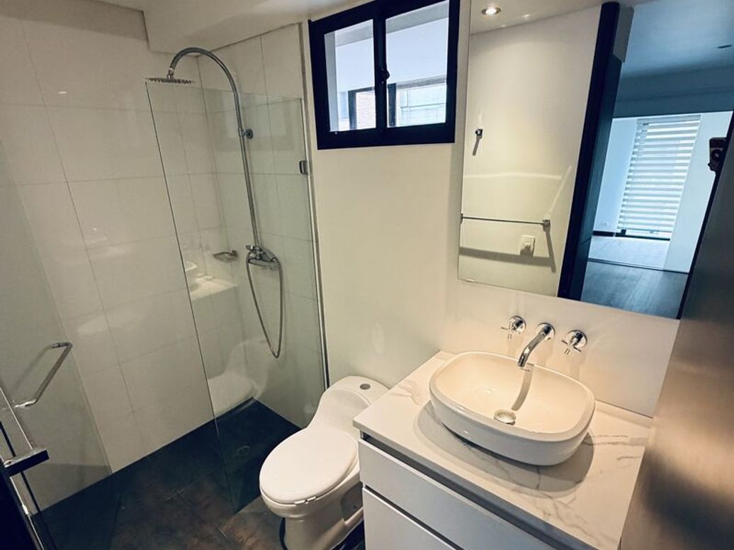 Apartaestudio en venta en Chicó Norte, Bogotá, 52 m² · foto 2 de 7