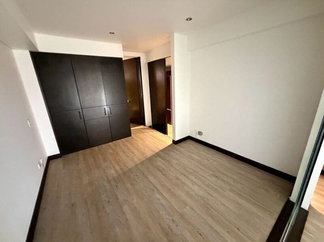 Apartaestudio en venta en Chicó Norte, Bogotá, 52 m² · foto 3 de 7