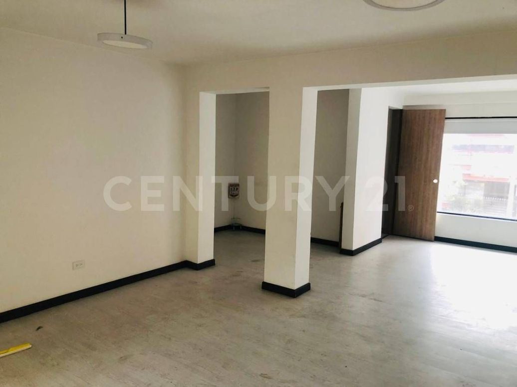 Casa de 3 alcobas en venta en Marly, Bogotá, 663 m² · foto 3 de 20