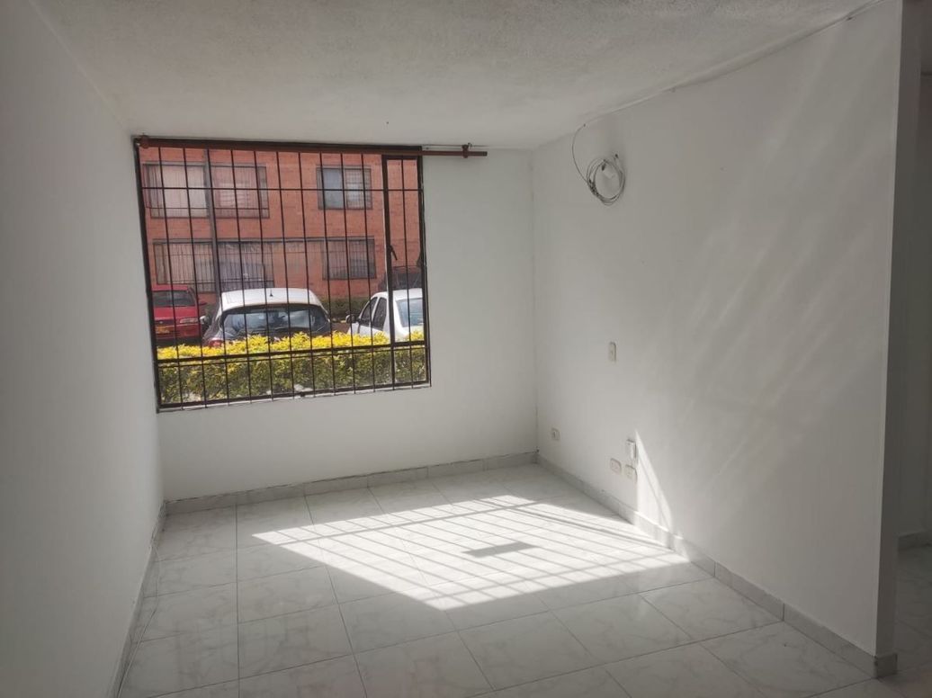 Apartamento de 2 alcobas en venta en Tibabuyes Universal, Bogotá, 43 m² · foto 3 de 20