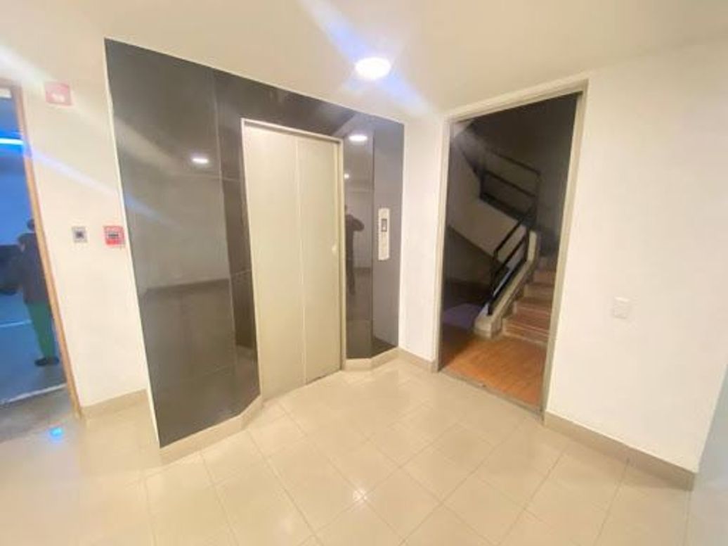 Apartamento de 4 alcobas en venta en Sotileza, Bogotá, 440 m² · foto 2 de 20