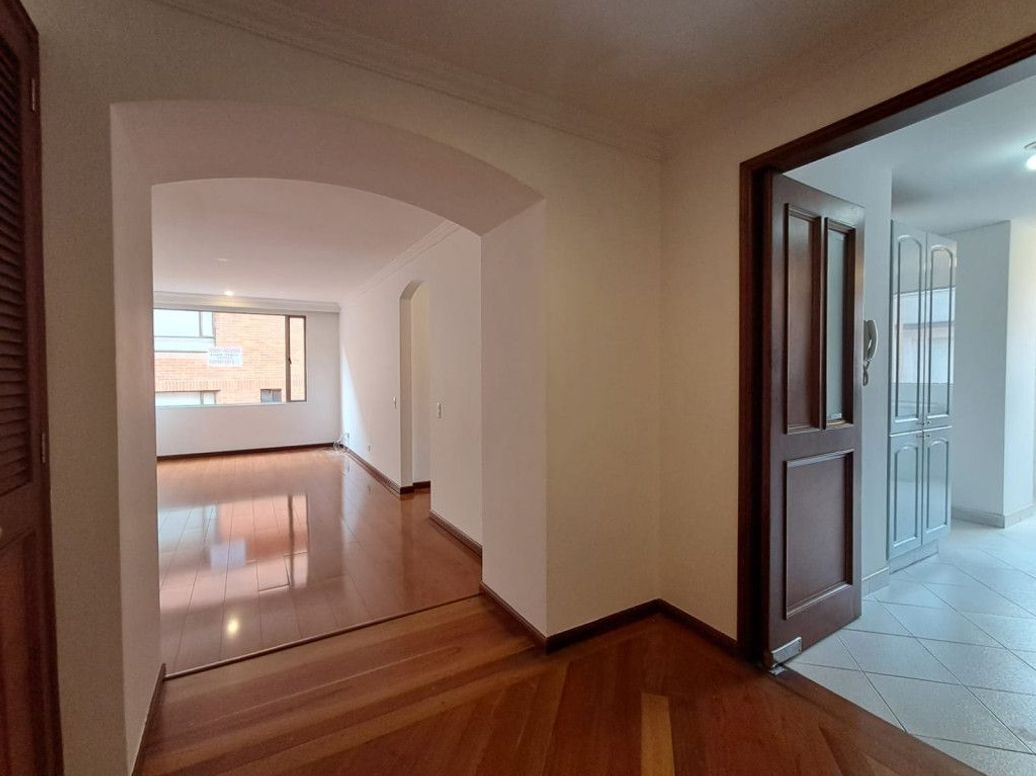 Apartamento de 1 alcoba en venta en San Patricio, Bogotá, 71 m² · foto 2 de 19