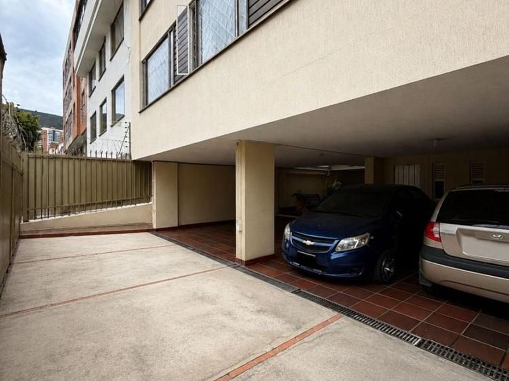 Apartamento de 3 alcobas en venta en Cedro Salazar, Bogotá, 87 m² · foto 12 de 13