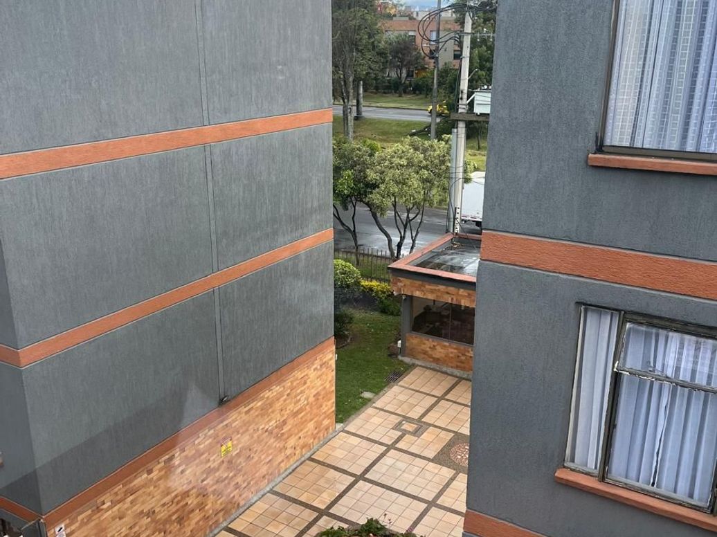 Apartamento de 4 alcobas en venta en Modelia Occidental, Bogotá, 68 m² · foto 3 de 11