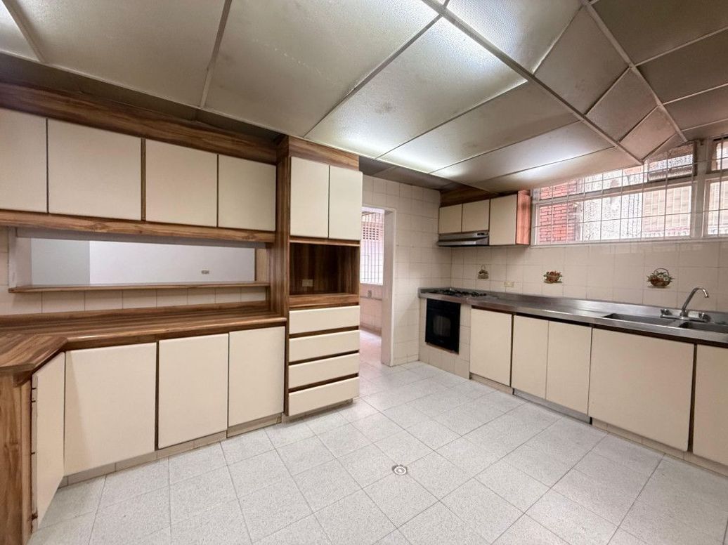 Apartamento de 3 alcobas en venta en Chico, Bogotá, 230 m² · foto 7 de 20