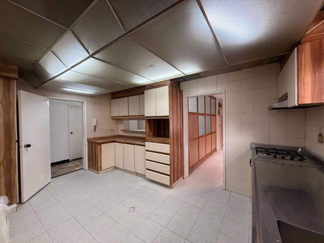 Apartamento de 3 alcobas en venta en Chico, Bogotá, 230 m² · foto 8 de 20