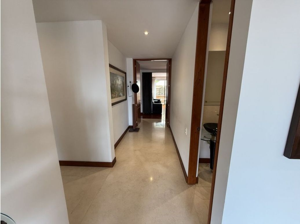 Apartamento de 3 alcobas en venta en Colinas De Suba, Bogotá, 221 m² · foto 2 de 20
