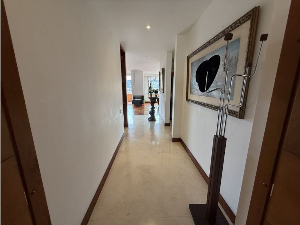 Apartamento de 3 alcobas en venta en Colinas De Suba, Bogotá, 221 m² · foto 4 de 20