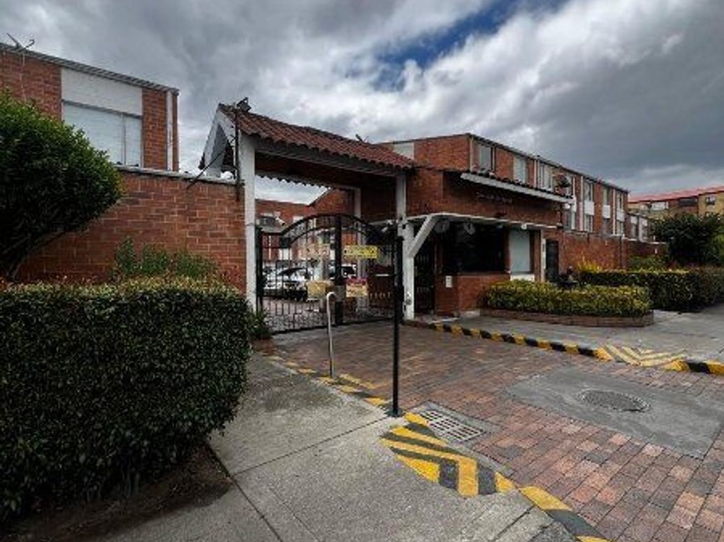 Casa de 3 alcobas en venta en Bolivia, Bogotá, 68 m² · foto 2 de 20