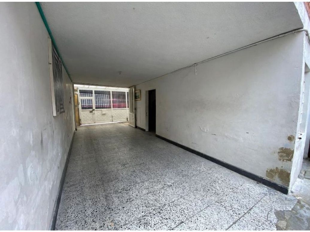 Casa de 6 alcobas en venta en Restrepo, Bogotá, 182 m² · foto 2 de 11
