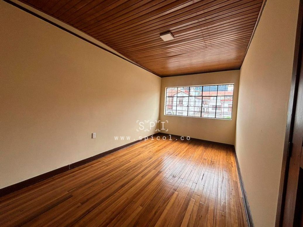 Casa de 6 alcobas en venta en Banco Central, Bogotá, 250 m² · foto 9 de 20
