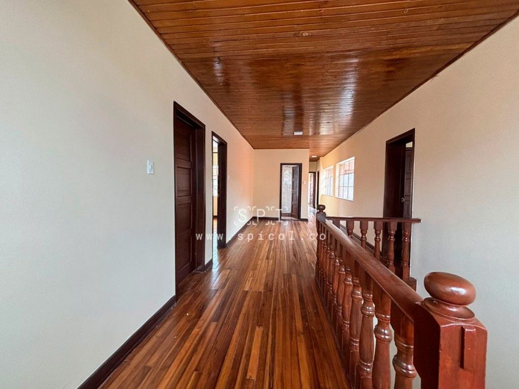 Casa de 6 alcobas en venta en Banco Central, Bogotá, 250 m² · foto 15 de 20