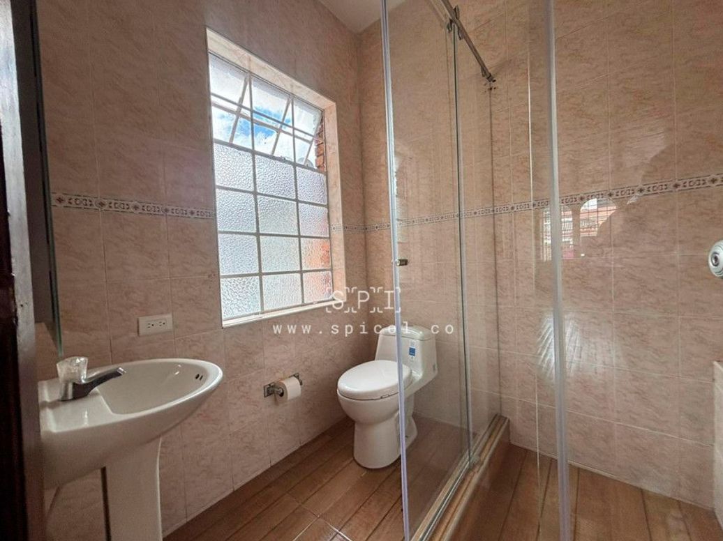 Casa de 6 alcobas en venta en Banco Central, Bogotá, 250 m² · foto 16 de 20