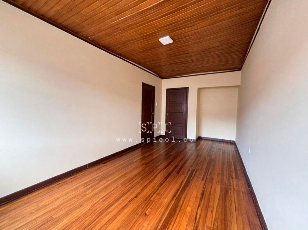 Casa de 6 alcobas en venta en Banco Central, Bogotá, 250 m² · foto 10 de 20