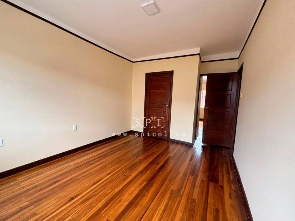Casa de 6 alcobas en venta en Banco Central, Bogotá, 250 m² · foto 17 de 20