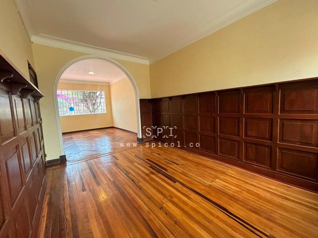 Casa de 6 alcobas en venta en Banco Central, Bogotá, 250 m² · foto 2 de 20