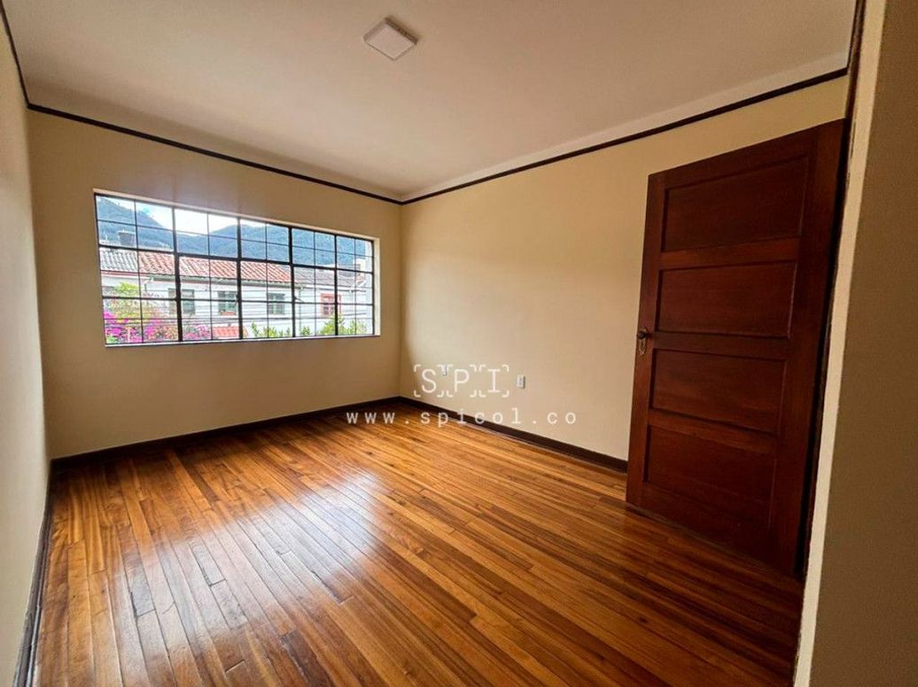 Casa de 6 alcobas en venta en Banco Central, Bogotá, 250 m² · foto 7 de 20