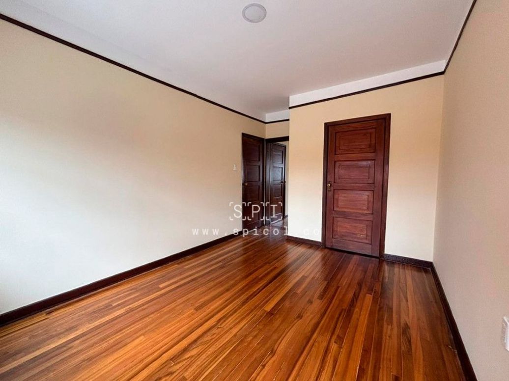 Casa de 6 alcobas en venta en Banco Central, Bogotá, 250 m² · foto 8 de 20