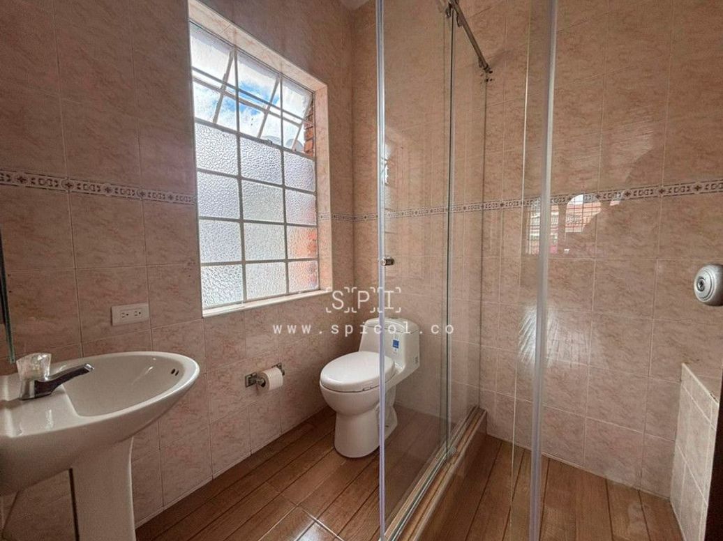 Casa de 6 alcobas en venta en Banco Central, Bogotá, 250 m² · foto 13 de 20