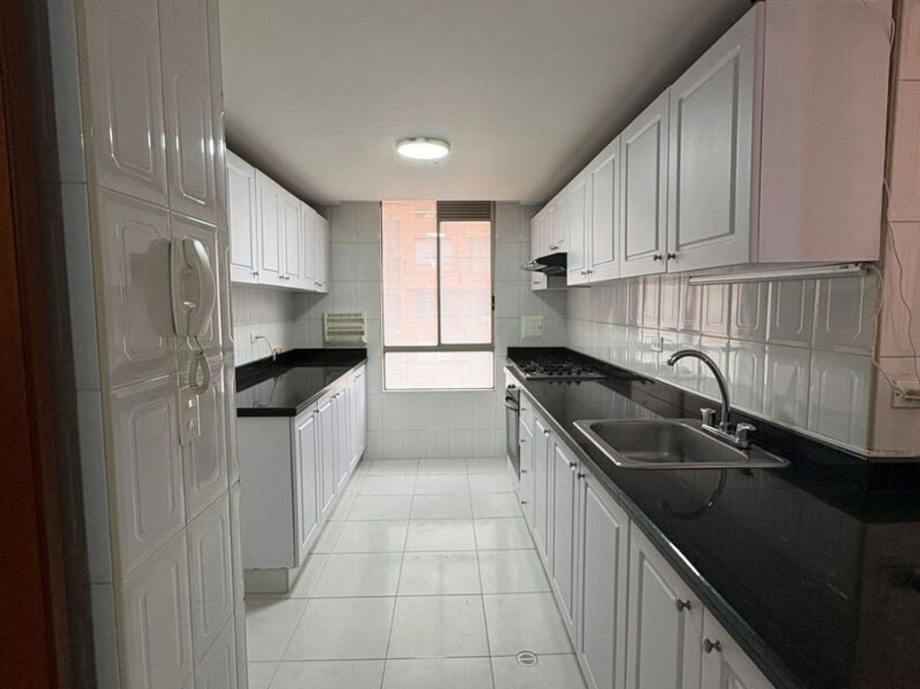 Apartamento de 3 alcobas en venta en Mónaco, Bogotá, 126 m² · foto 4 de 20