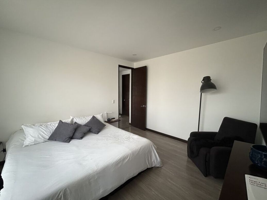 Apartamento de 1 alcoba en venta en Santa Barbara Occidental, Bogotá, 65 m² · foto 6 de 12